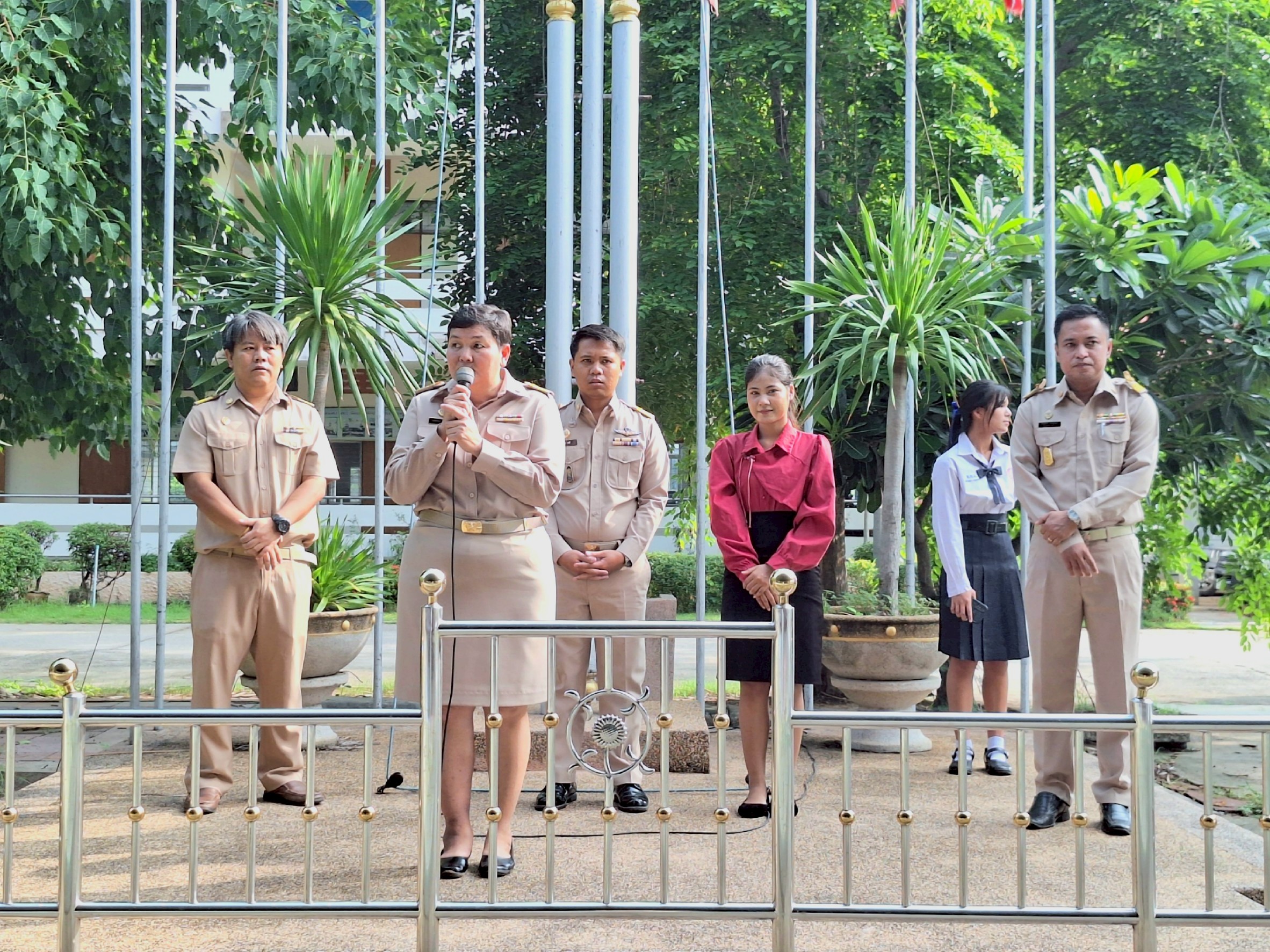 LINE_ALBUM_phx.txnrab peid phakh reiyn 1_2568 laea naeana khru him_250520_11.jpg
